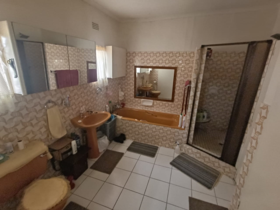 To Let 3 Bedroom Property for Rent in Oos Einde North West